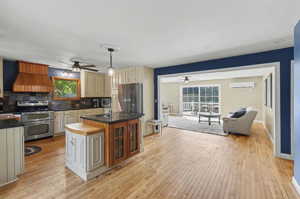 6380 Oak Ridge Drive Jonesville, MI 49250