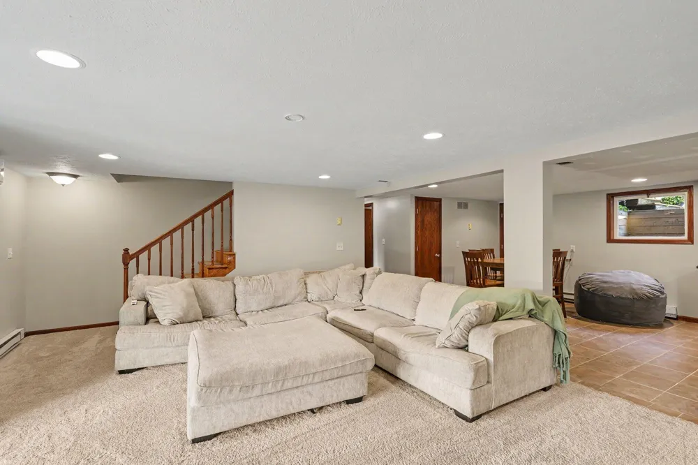 6380 Oak Ridge Drive Jonesville, MI 49250