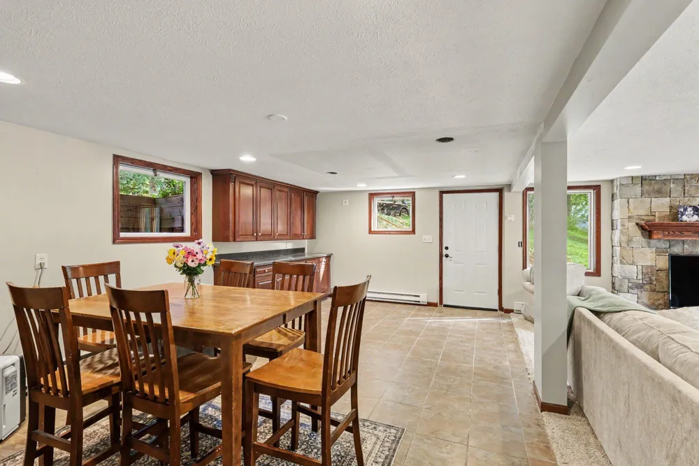 6380 Oak Ridge Drive Jonesville, MI 49250