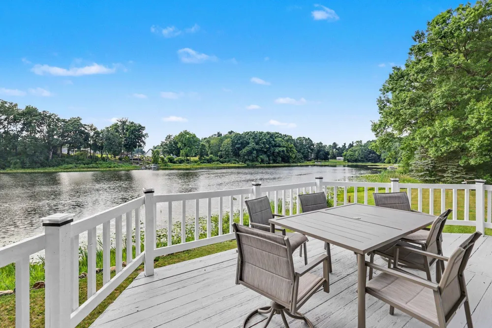 6380 Oak Ridge Drive Jonesville, MI 49250