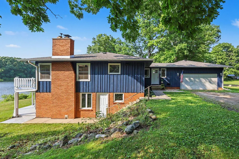 6380 Oak Ridge Drive Jonesville, MI 49250