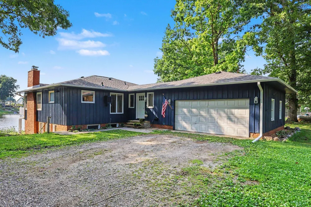 6380 Oak Ridge Drive Jonesville, MI 49250