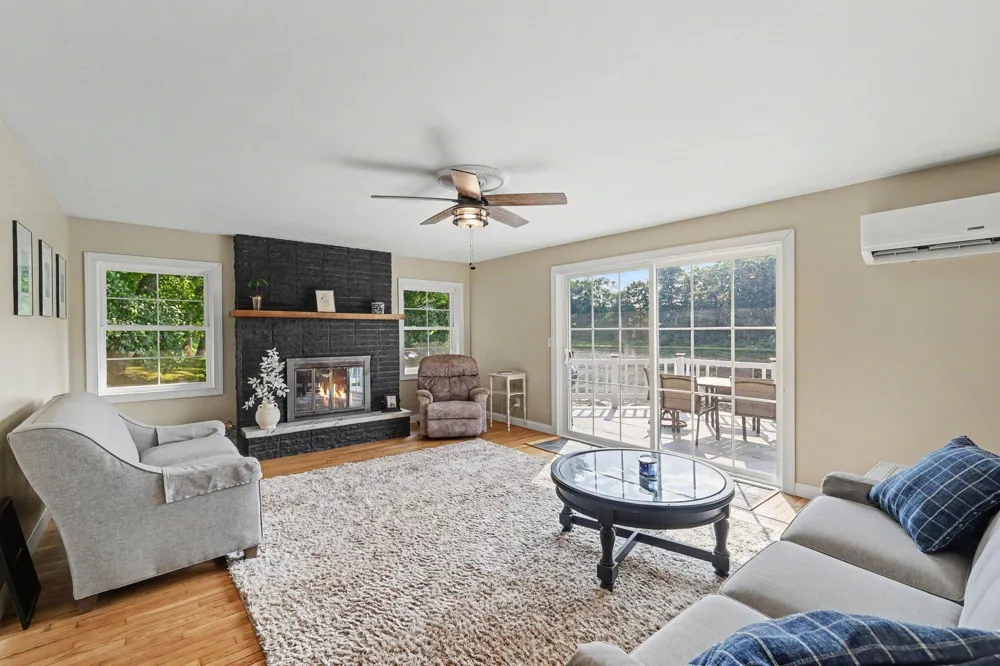 6380 Oak Ridge Drive Jonesville, MI 49250