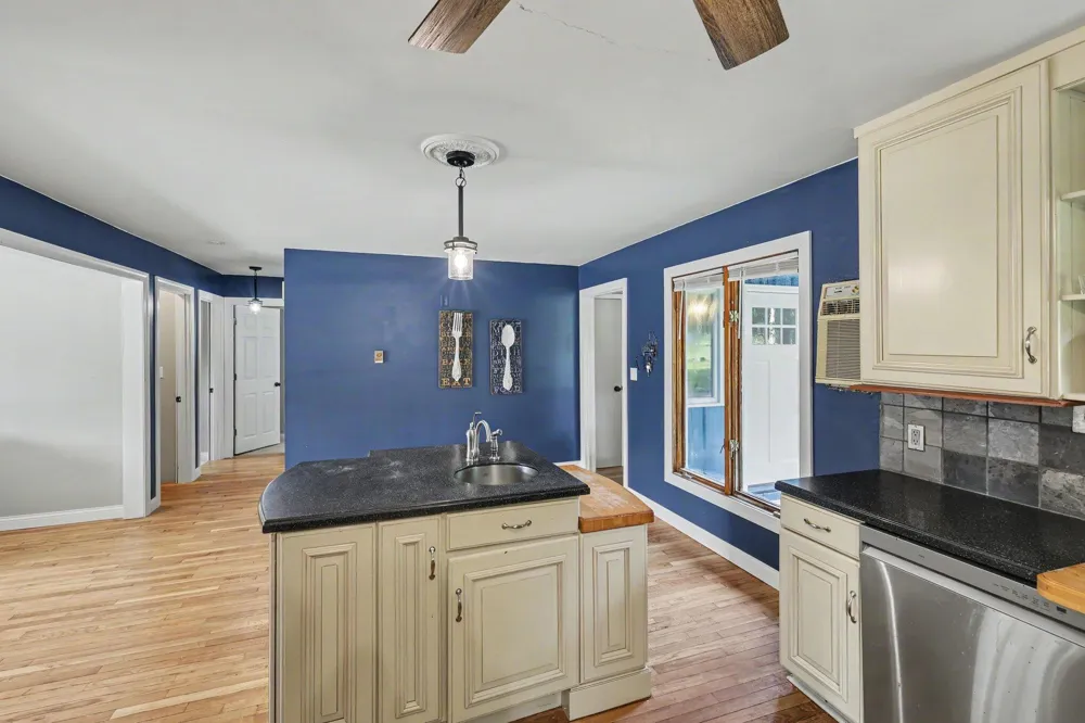 6380 Oak Ridge Drive Jonesville, MI 49250