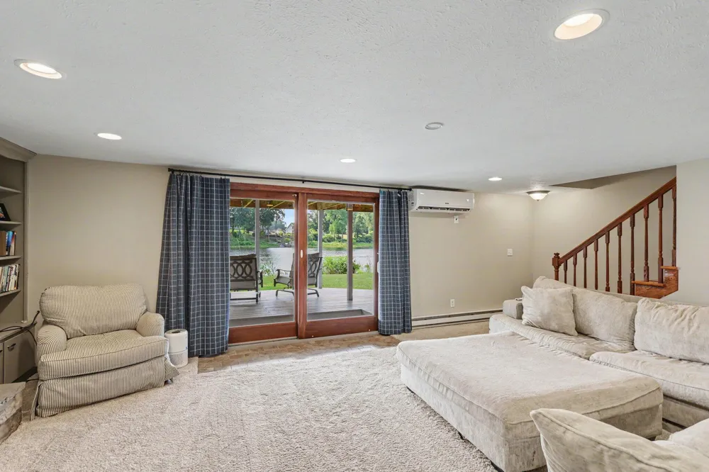 6380 Oak Ridge Drive Jonesville, MI 49250