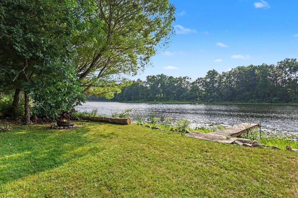 6380 Oak Ridge Drive Jonesville, MI 49250