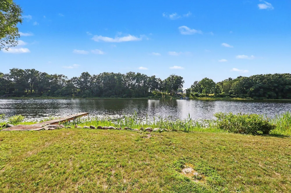 6380 Oak Ridge Drive Jonesville, MI 49250