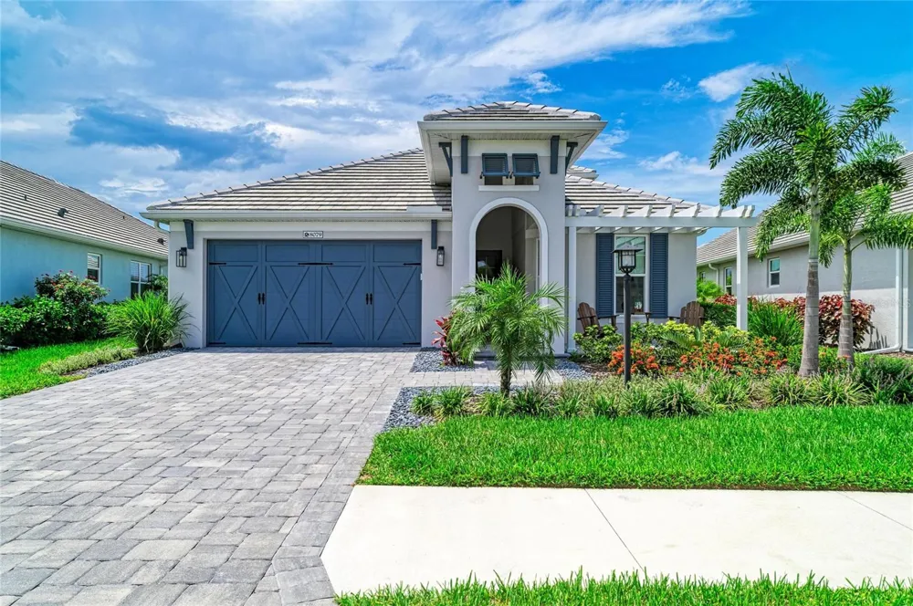 8079 SLIPWAY DR Sarasota, FL 34240
