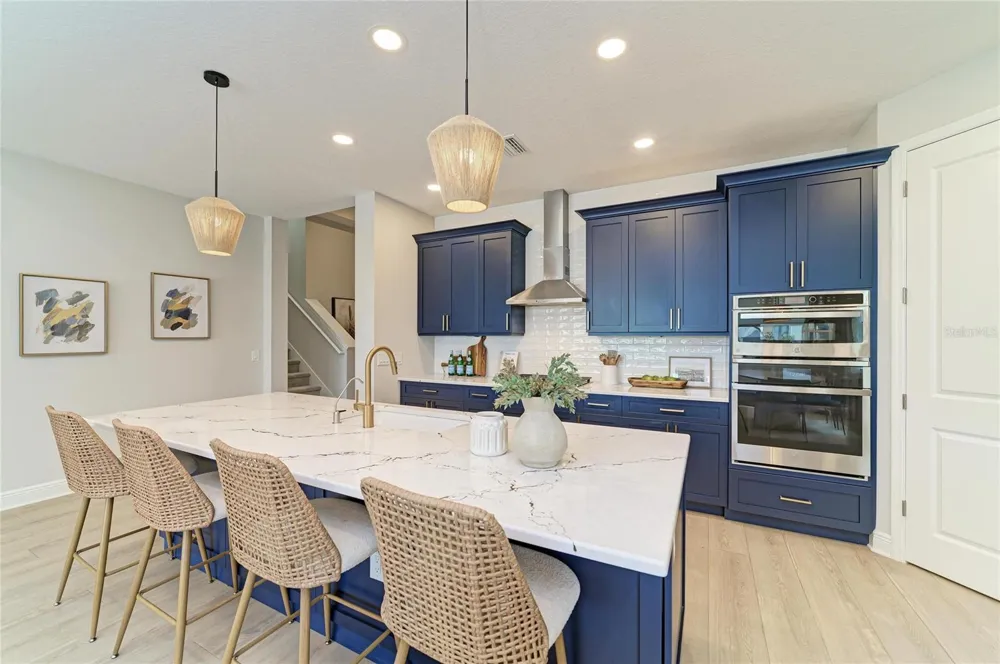 8079 SLIPWAY DR Sarasota, FL 34240