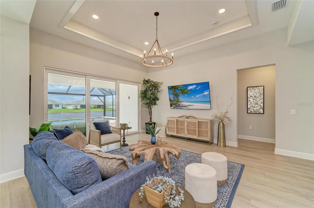 8079 SLIPWAY DR Sarasota, FL 34240