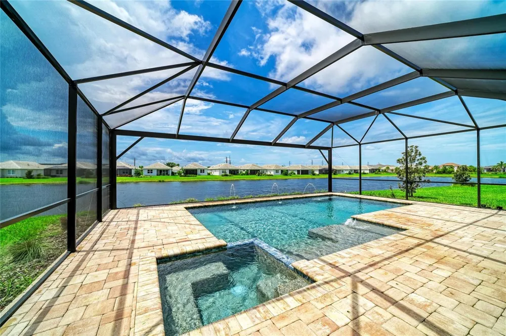 8079 SLIPWAY DR Sarasota, FL 34240
