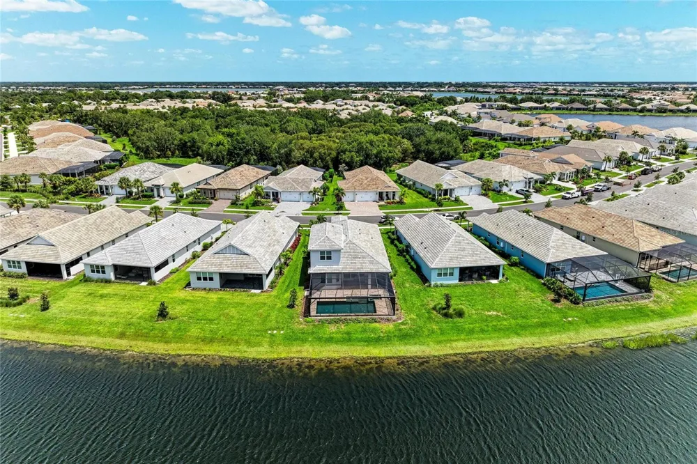 8079 SLIPWAY DR Sarasota, FL 34240