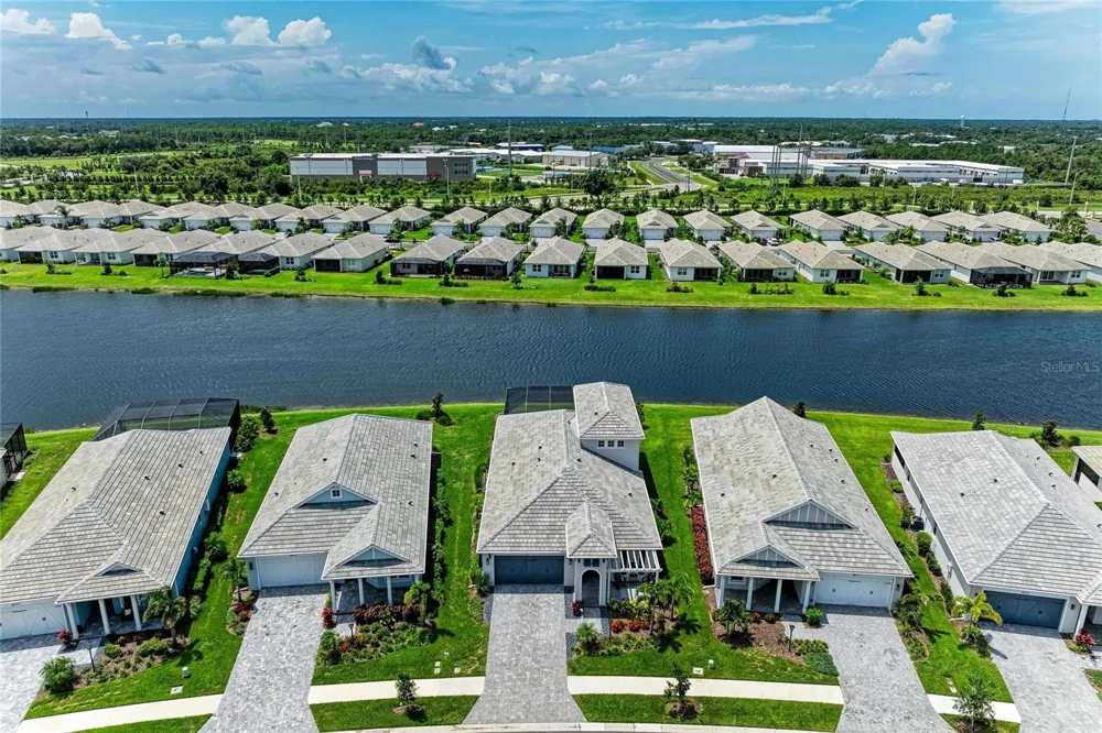 8079 SLIPWAY DR Sarasota, FL 34240