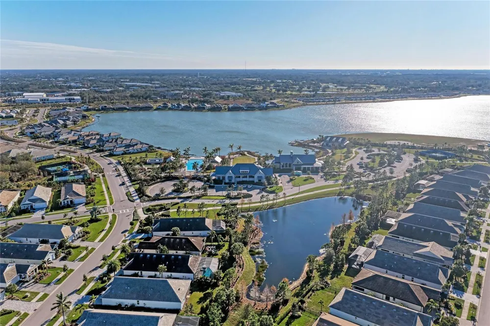 8079 SLIPWAY DR Sarasota, FL 34240