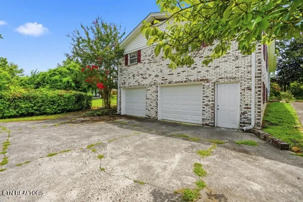 406 Montvale Station Rd Maryville, TN 37803