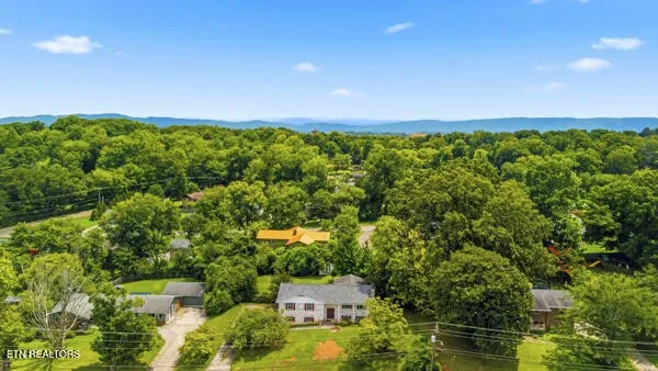 406 Montvale Station Rd Maryville, TN 37803