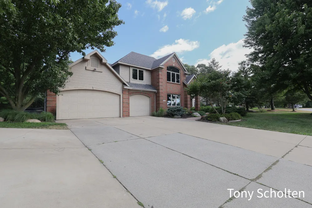 6054 Summerhill Drive Hudsonville, MI 49426