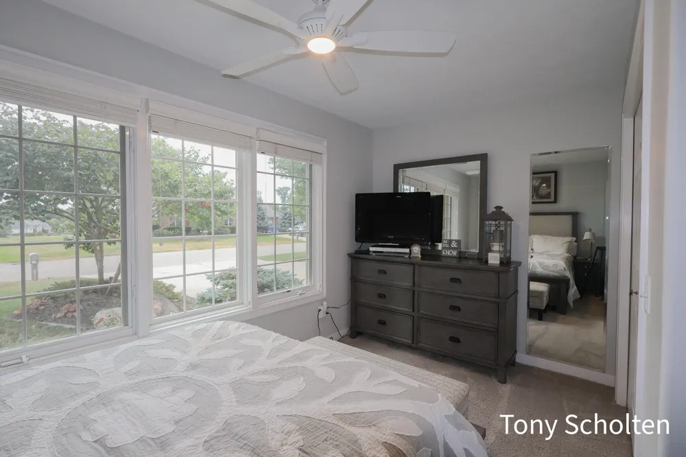 6054 Summerhill Drive Hudsonville, MI 49426