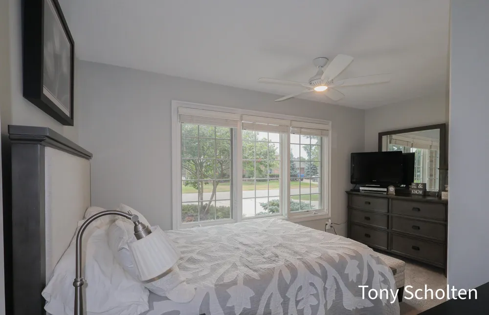 6054 Summerhill Drive Hudsonville, MI 49426