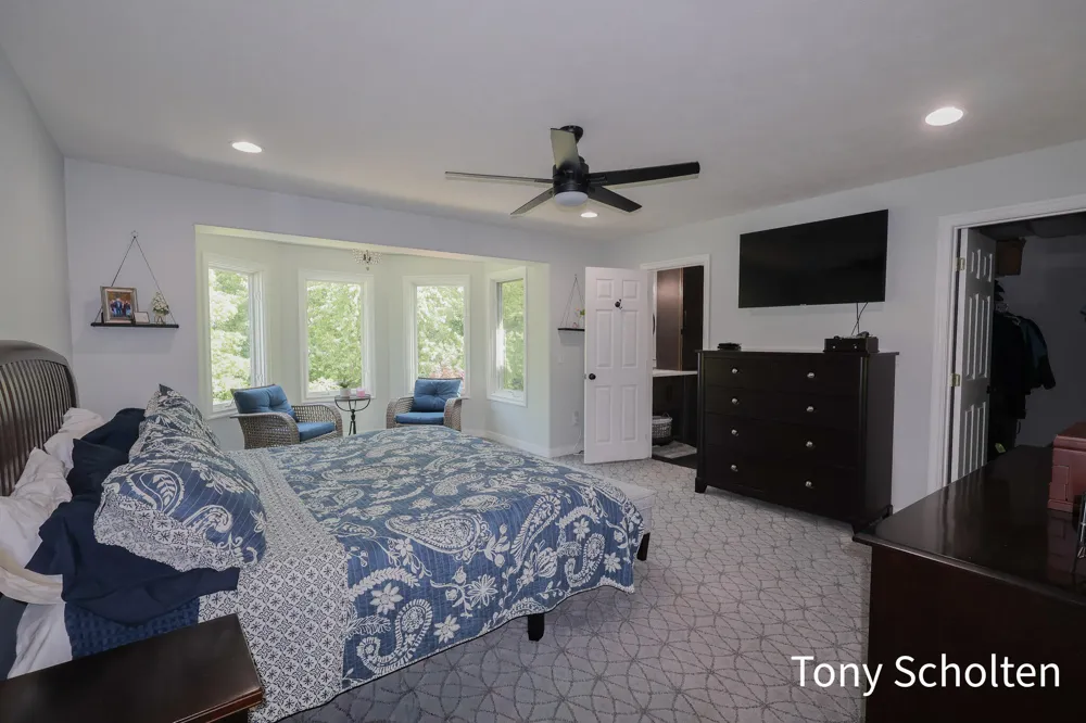 6054 Summerhill Drive Hudsonville, MI 49426