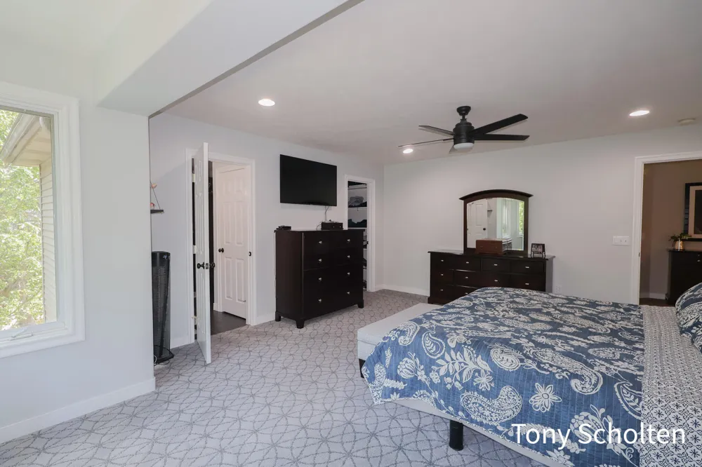 6054 Summerhill Drive Hudsonville, MI 49426