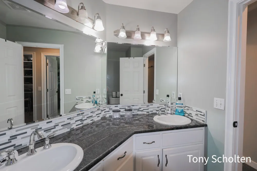 6054 Summerhill Drive Hudsonville, MI 49426