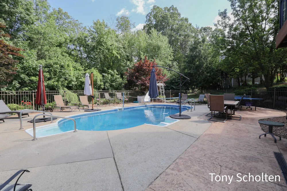 6054 Summerhill Drive Hudsonville, MI 49426