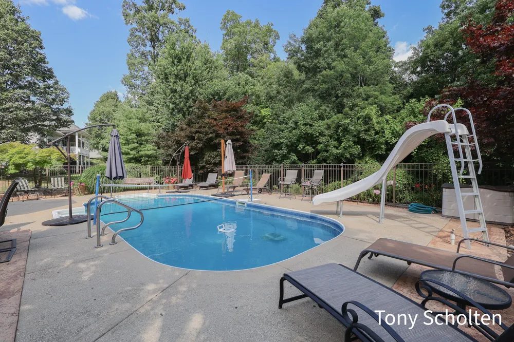 6054 Summerhill Drive Hudsonville, MI 49426