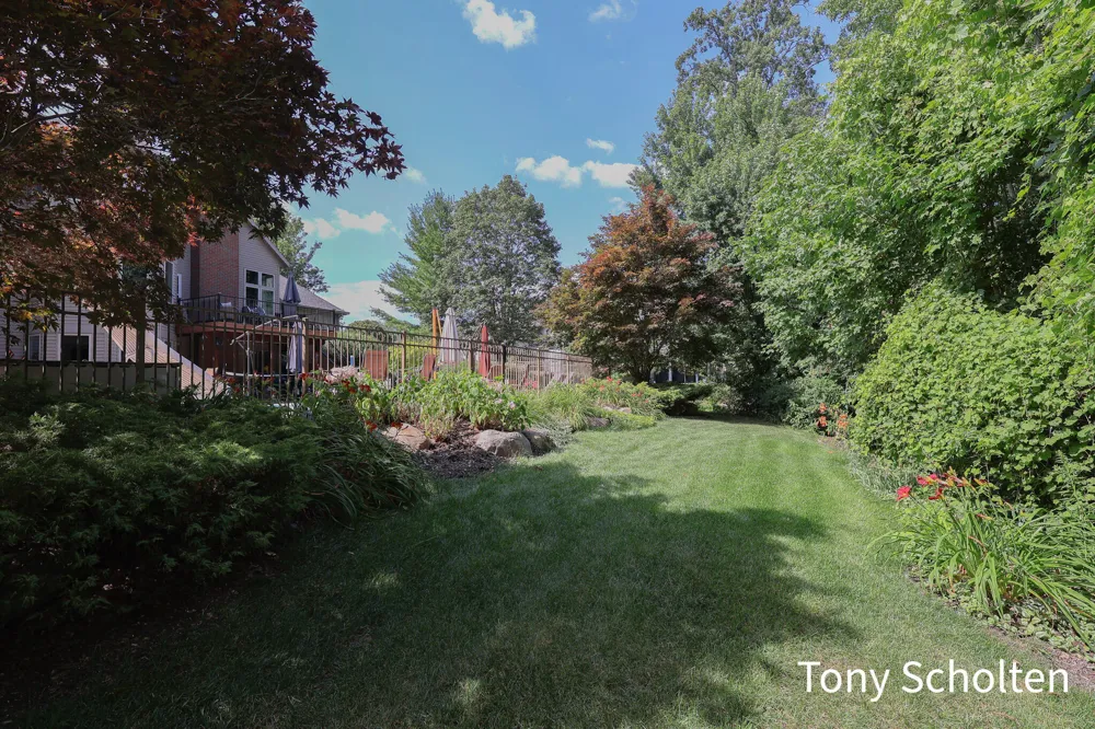 6054 Summerhill Drive Hudsonville, MI 49426