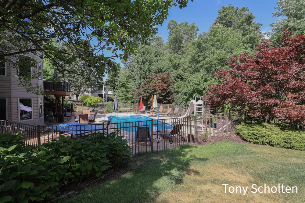 6054 Summerhill Drive Hudsonville, MI 49426