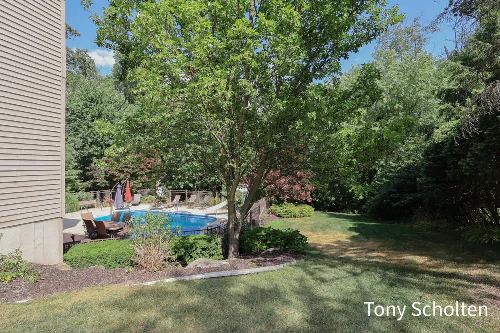 6054 Summerhill Drive Hudsonville, MI 49426