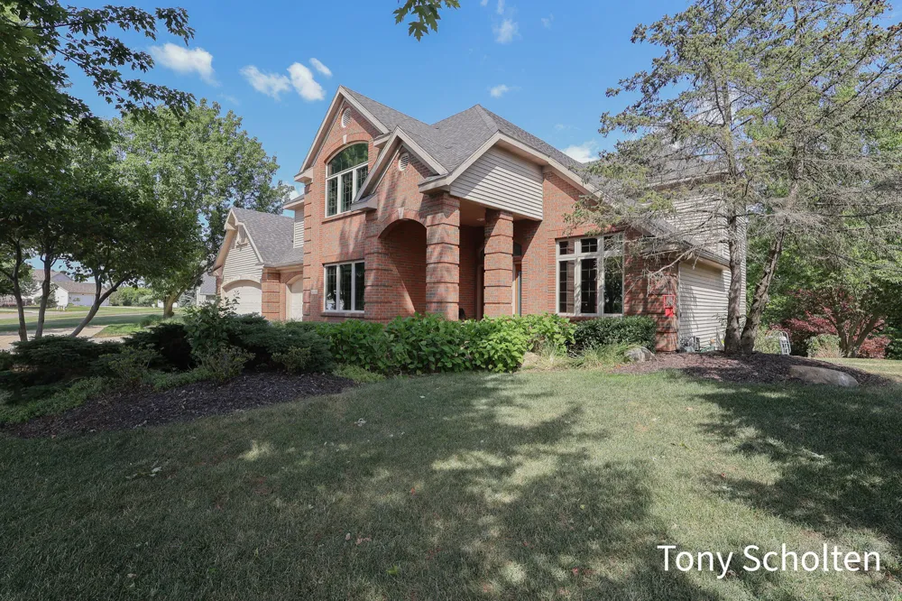 6054 Summerhill Drive Hudsonville, MI 49426