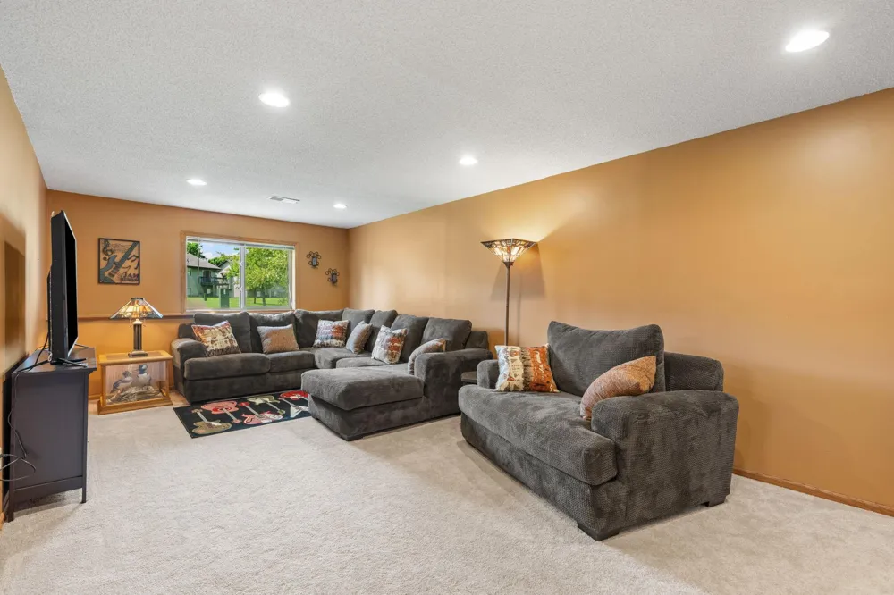 8337 Parkview Avenue NE Otsego, MN 55330