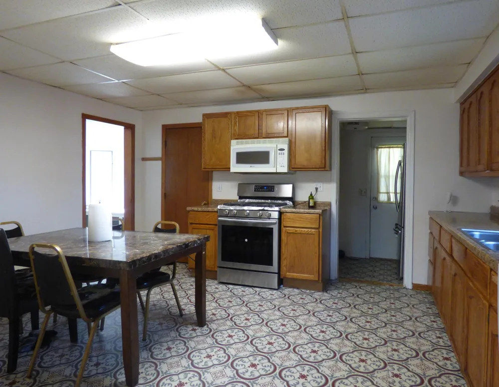 2 S Maple Avenue Le Center, MN 56057