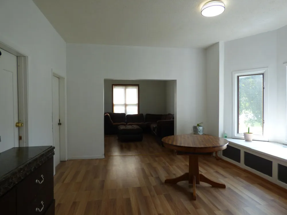 2 S Maple Avenue Le Center, MN 56057