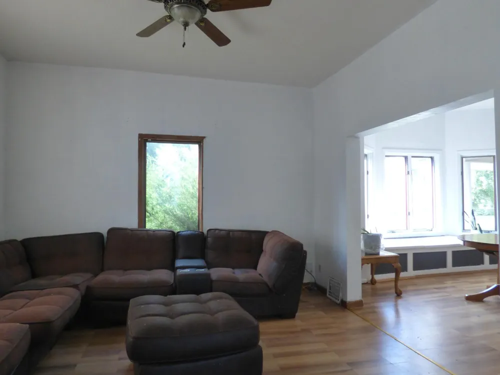 2 S Maple Avenue Le Center, MN 56057