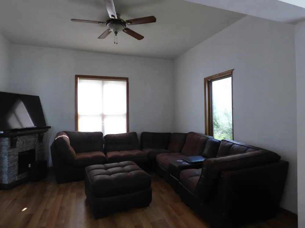2 S Maple Avenue Le Center, MN 56057
