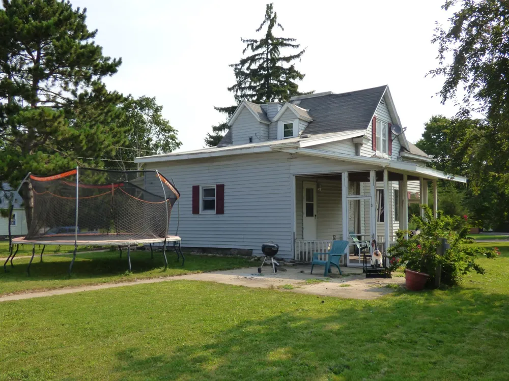 2 S Maple Avenue Le Center, MN 56057