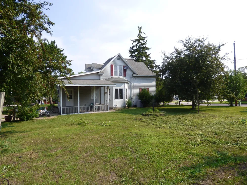 2 S Maple Avenue Le Center, MN 56057
