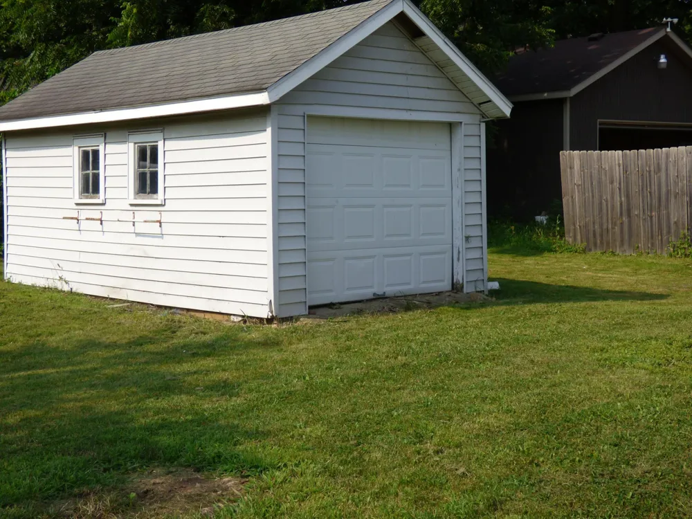 2 S Maple Avenue Le Center, MN 56057