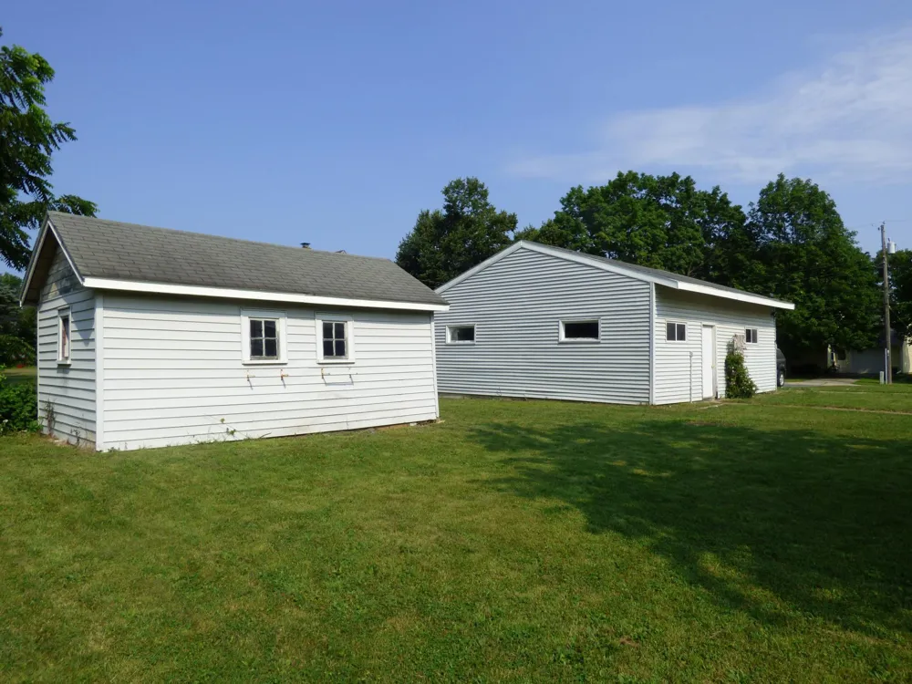 2 S Maple Avenue Le Center, MN 56057