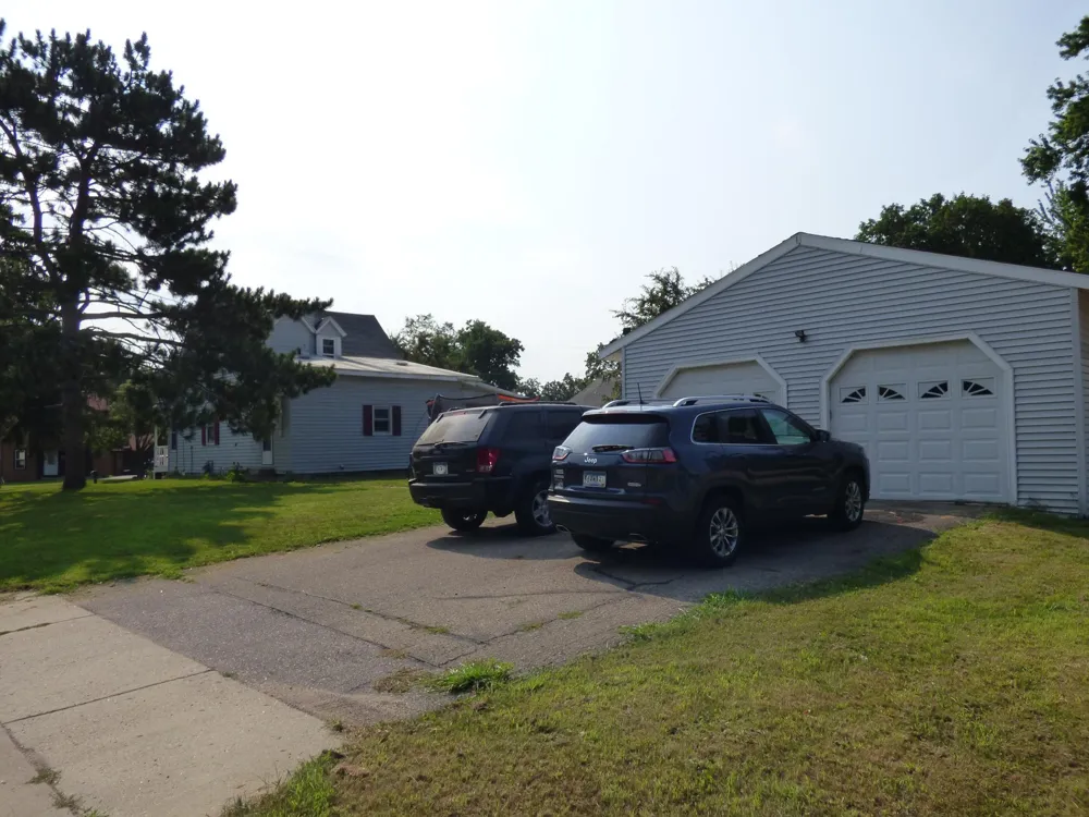 2 S Maple Avenue Le Center, MN 56057