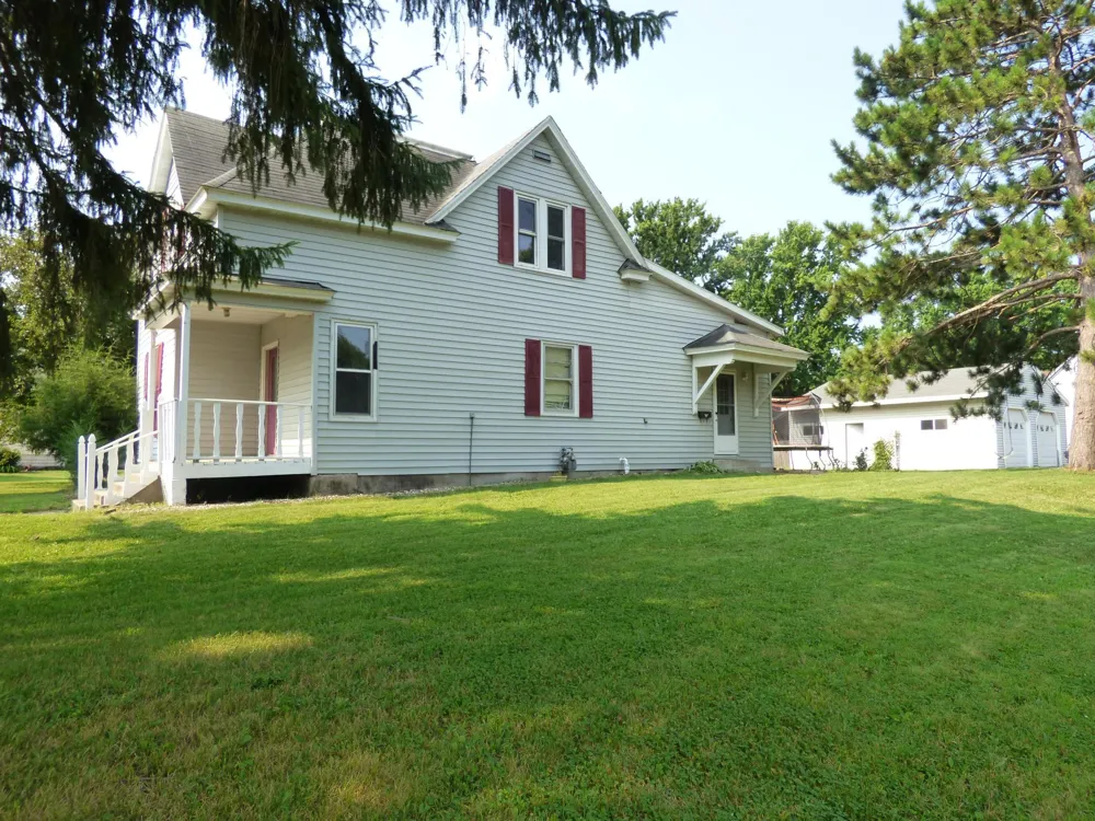 2 S Maple Avenue Le Center, MN 56057