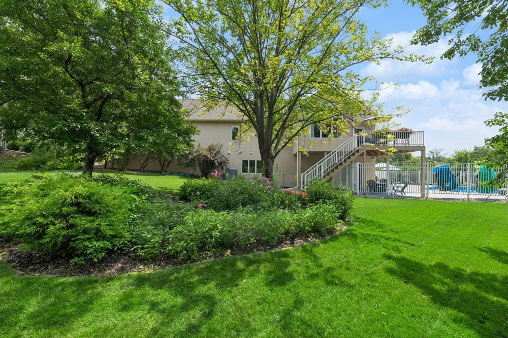 8754 Ridge Ponds Court Victoria, MN 55386