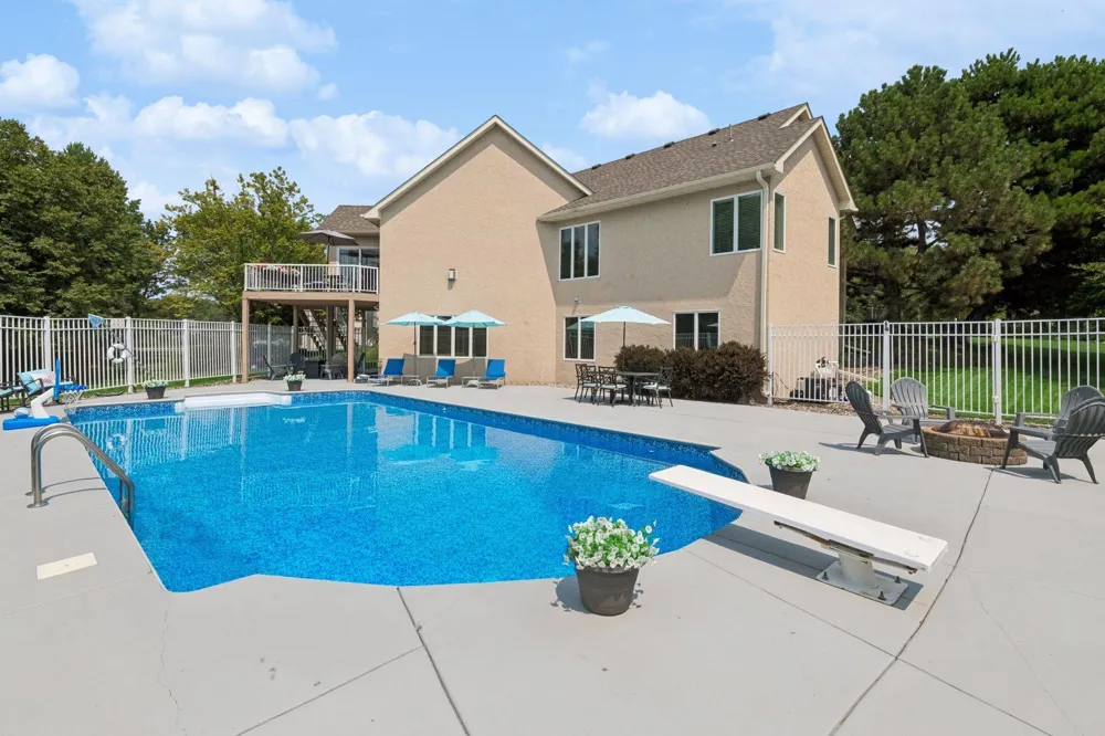 8754 Ridge Ponds Court Victoria, MN 55386