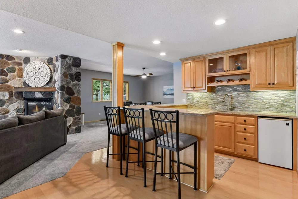 8754 Ridge Ponds Court Victoria, MN 55386