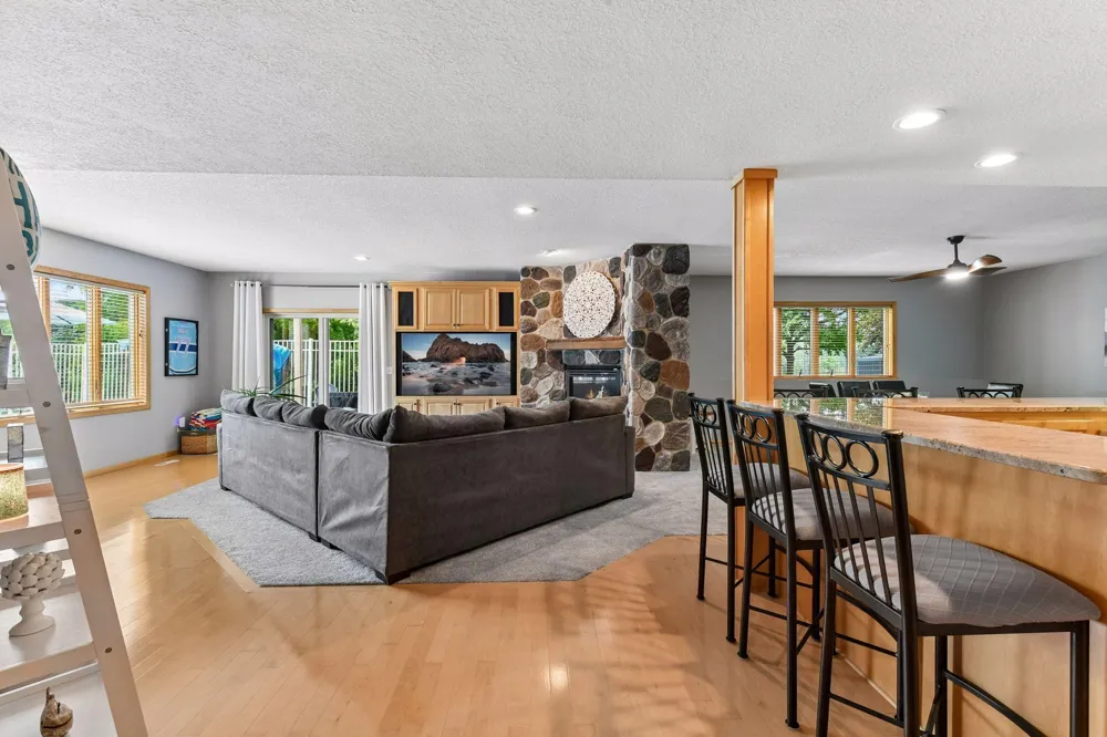 8754 Ridge Ponds Court Victoria, MN 55386