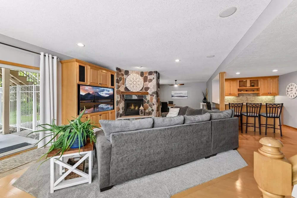 8754 Ridge Ponds Court Victoria, MN 55386