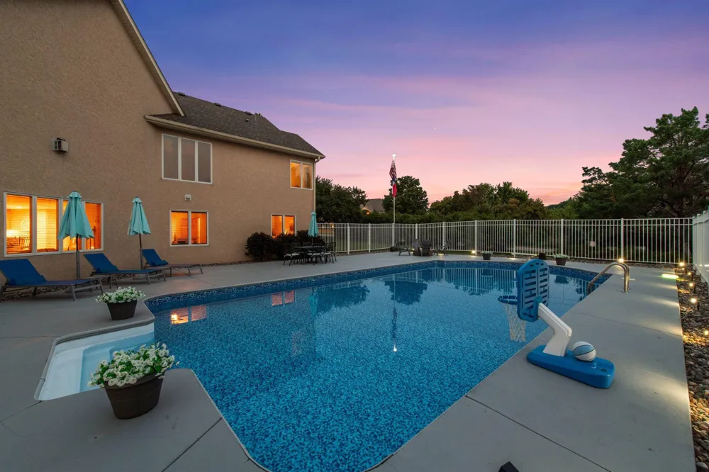 8754 Ridge Ponds Court Victoria, MN 55386