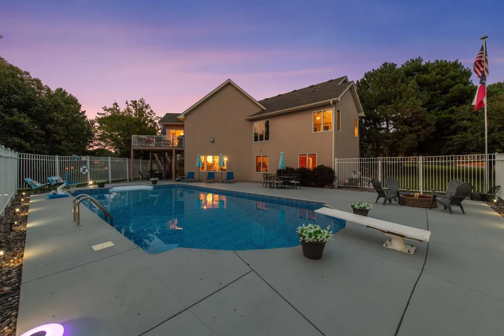8754 Ridge Ponds Court Victoria, MN 55386